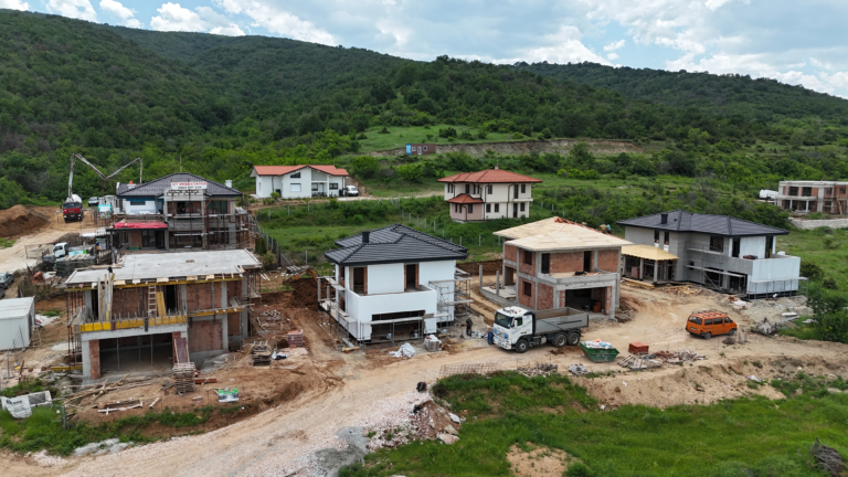 Луксозни къщи в с.Марково до Пловдив - етап на завършеност