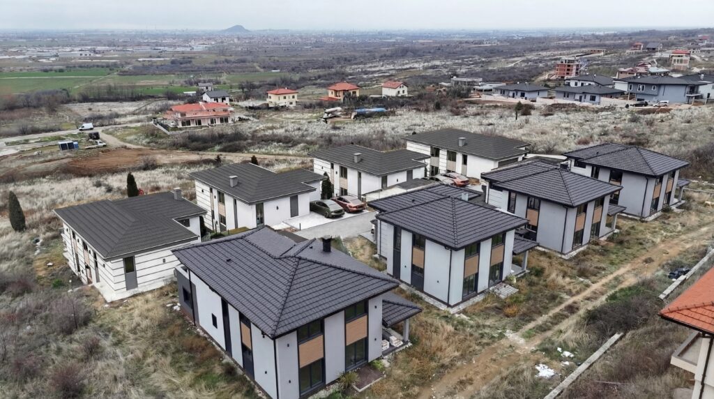 Къщи в Марково - поглед към Пловдив